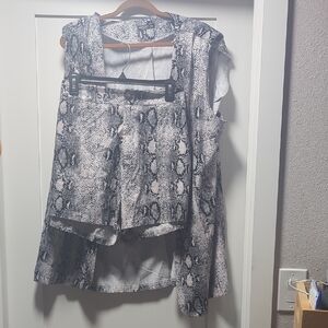 SHEIN Snake Print Sleeveless Top